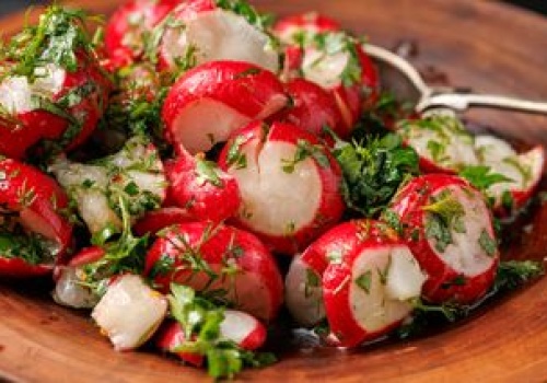 Narzeczony pytał, co to za nowość, a potem zjadł całą miskę. Surówka lepsza od mizerii