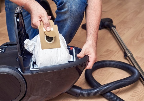 Wcale nie do papieru ani bio. Gdzie wyrzucić worek z odkurzacza? Polacy wciąż nie wiedzą