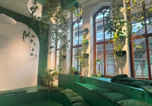 O tej poczekalni na Dworcu Głównym we Wrocławiu mało kto wie. Tu jest jakby luksusowo