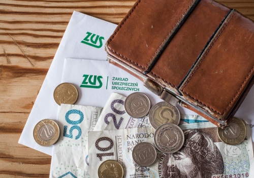 Śmierć bezrobotnego rodzica a pieniądze dla dzieci. ZUS sprawdza jedną kluczową rzecz