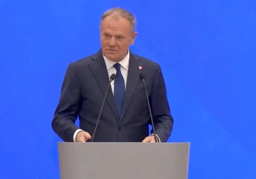 Tusk desperacko stara się ratować SAFE, strasząc wyjściem z Europy. Odpowiedział mu Czarnek