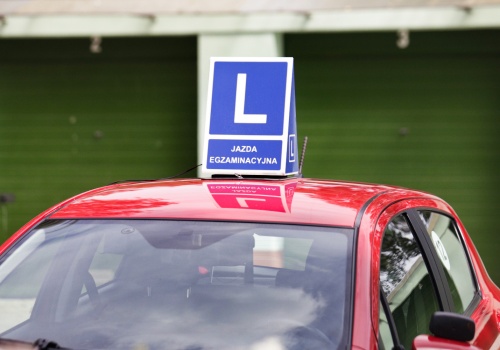 Nastolatkowie chętnie sięgają po prawo jazdy