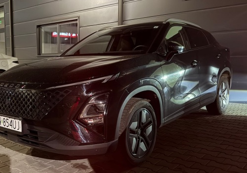 Po 13 godzinach jazdy w nocy postawiłem ją pod salonem Omody i wsiadłem do Lexusa NX. Wtedy zrozumiałem, jak dobry jest ten SUV