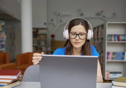 Streamingi i subskrypcje ze zniżką. Studenci mogą płacić dużo mniej