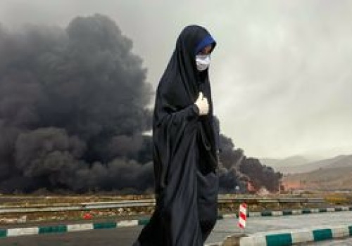 Toksyczne deszcze spadły na ludzi w Teheranie. Wojna w Iranie to również postępująca katastrofa ekologiczna