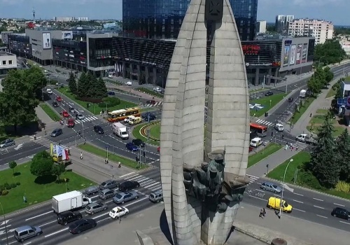 Tajemnicza  akcja pod pomnikiem w Rzeszowie. Kto posprzątał lata zaniedbań?