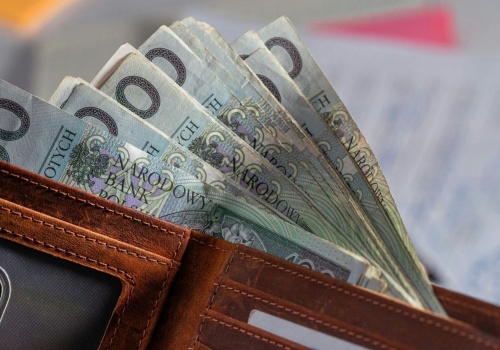 Dostajesz niższą pensję niż inni pracownicy? Nowe przepisy pozwalają żądać wyrównania od pracodawcy