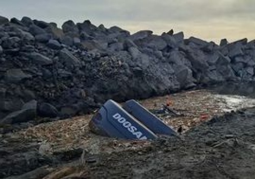 Koparka runęła do wody. Niebezpieczny wypadek w Ustce