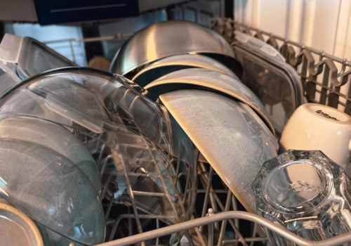 Jeżeli twoja zmywarka zostawia osad, zwróć uwagę na to. Te drobne błędy powiela dużo osób