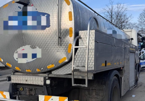 Mleczarka z zakazem jazdy. Dziura w cysternie i łyse opony