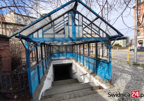 Przejście podziemne doczeka się remontu dopiero w 2028 roku? „Stan skutecznie zniechęca do korzystania”