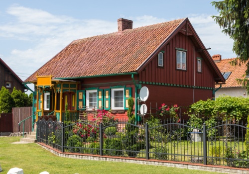 1000 zł kary za każdy dzień. Tego nie wolno stawiać przed domem