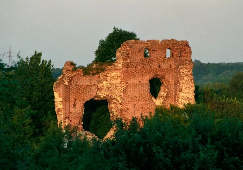Wioska nad dwiema rzekami skrywa ciekawą atrakcję. Warto odwiedzić ją w weekend