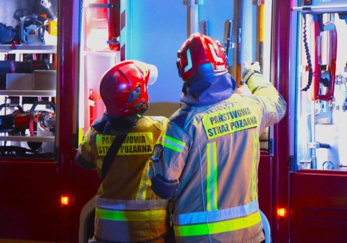 W budynku przy ul. Grzegórzeckiej w Krakowie zawalił się dach