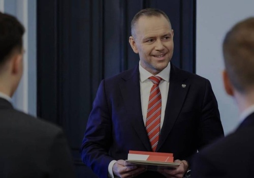 Sprzeciw Nawrockiego ws. SAFE. Były premier: Prezydent został zmanipulowany