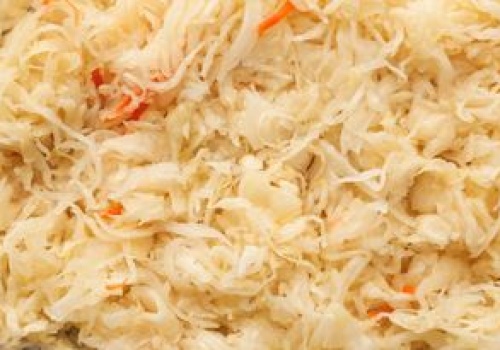 Zbyt kwaśna kapusta kiszona? Dodaj odrobinę, a od razu poprawisz smak