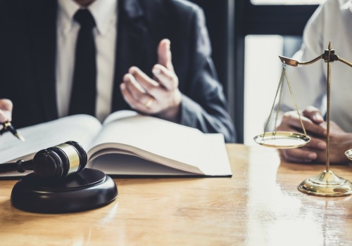 Testament czy darowizna? Co bardziej się opłaca?