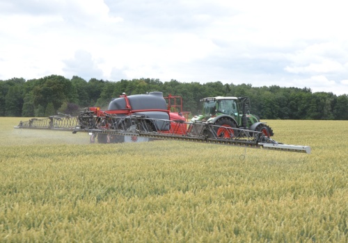 Jak przygotować opryskiwacz do sezonu? Jak skalibrować rozpylacze?