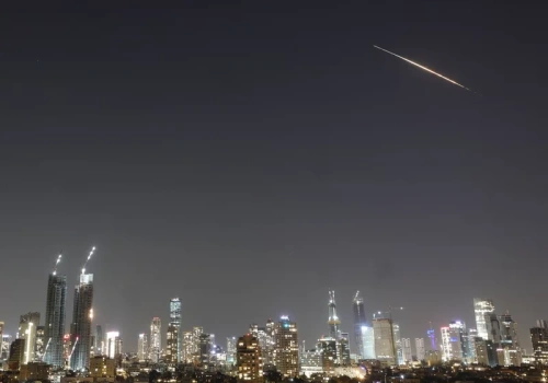 Trwa wymiana ciosów. Syreny i 