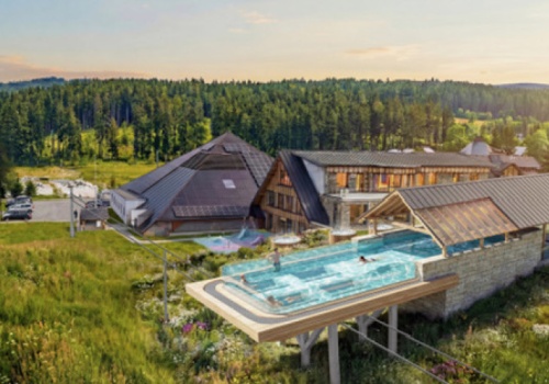 W Polsce powstaje basen wiszący nad trasą narciarską. Pierwszy taki na świecie