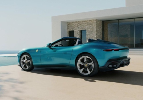 Ferrari Amalfi Spider debiutuje. Nowy kabriolet z V8 zastępuje Romę Spider