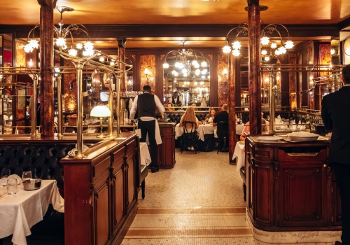 Poszła do restauracji we Francji z dzieckiem. Została wyproszona. 