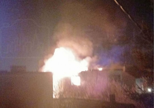 Pożar domu w Wawrze. Budynek objęty był cały ogniem. W akcji 22 zastępy straży pożarnej