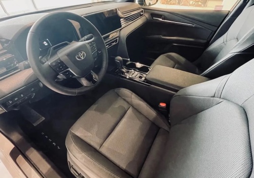 Ponad 4,9-metrowa hybrydowa Toyota potaniała o 31 tys. zł. Spalanie? 4,8 l/100 km