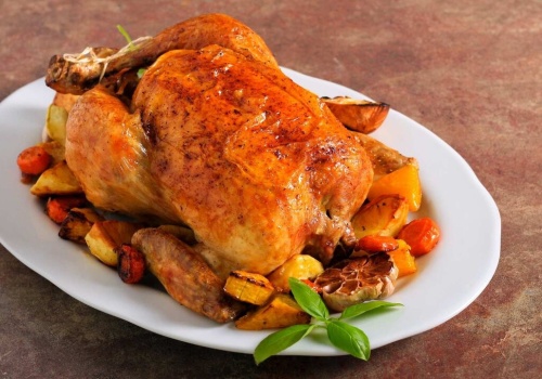 Jak upiec idealnego kurczaka z warzywami? Sprawdzony sposób na niedzielny obiad