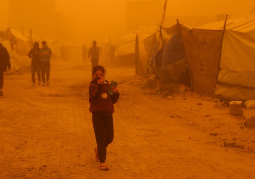 Całe niebo zrobiło się pomarańczowe. Ludzie ratowali swój dobytek