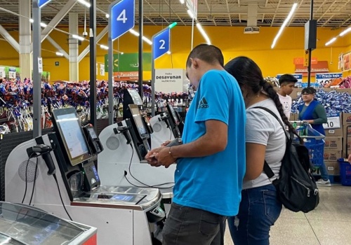 Kasy samoobsługowe nie dla oszustów. Sklepy dobrze wiedza, co się przy nich wyprawia