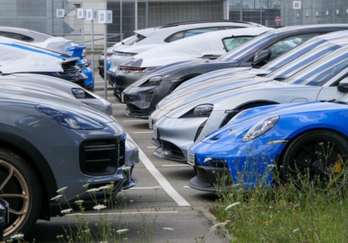 Rozbudują parking przy lotnisku. Będzie gdzie zostawić samochód