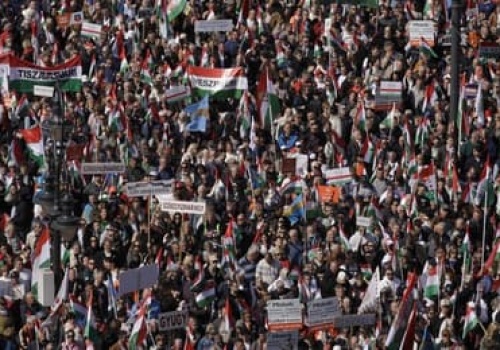 Orban straszy: „Bruksela szykuje się do wojny”