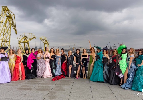 Pokaz mody pod dźwigozaurami, sesja na dachu MCN