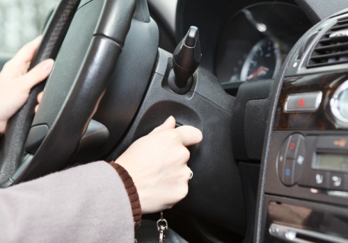 Auto kręci i kręci, ale nie chce zapalić. Wielu kierowców szuka winy w złym miejscu