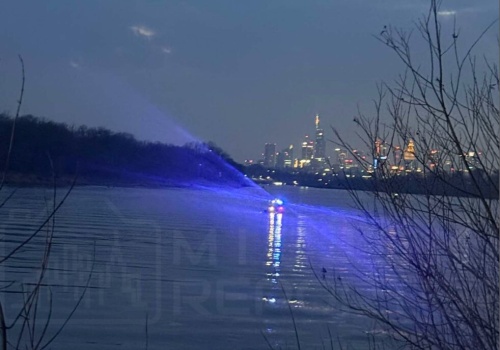 Osoba skoczyła z mostu Siekierkowskiego do Wisły. Trwają poszukiwania