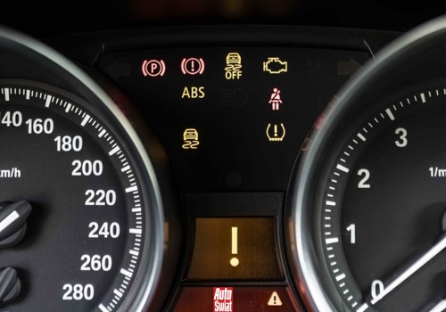 Co oznaczają kontrolki w twoim samochodzie? 15 pytań do kierowców