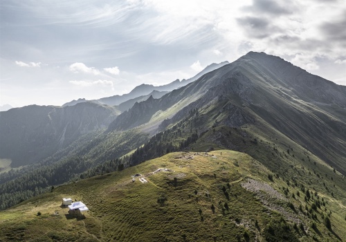 Wysoko w górach znajduje się starożytny obóz wojskowy. Badacze ustalili, kim byli jego twórcy