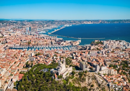 Skrajna prawica rzuca wyzwanie burmistrzowi Marsylii w zaciętej kampanii wyborczej