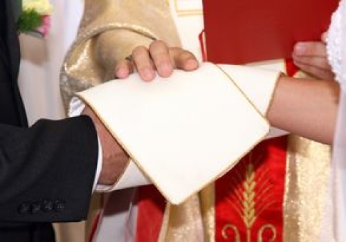 Wyznała księdzu, że mieszka bez ślubu z partnerem. 