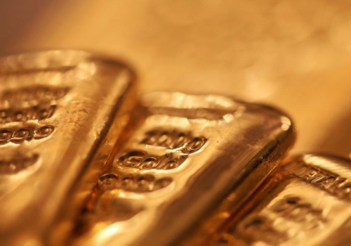 Złoto pod presją obaw o wyższe stopy procentowe. Konflikt na Bliskim Wschodzie podbija inflację i radykalizuje politykę monetarną