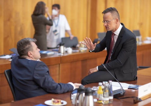 Węgierski minister krytykuje Tuska. „Mógł tu być”