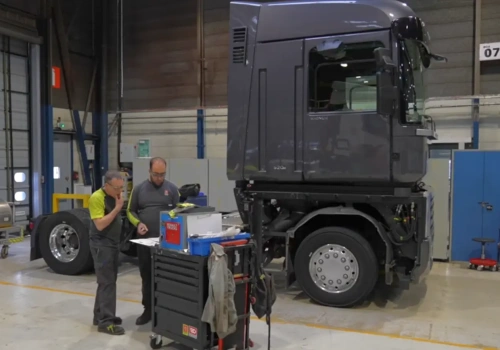 Ostatnie Magnum odnowione w fabryce i symulator „Magnumki” w polskim muzeum