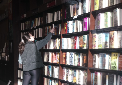 Mają dość AI. „Human-made” i „AI-free” – ruszył wyścig o globalne oznaczenie