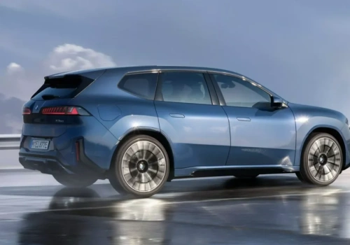 BMW iX3 zbiera ponad 50 tys. zamówień. Nowy elektryczny SUV z mocnym otwarciem