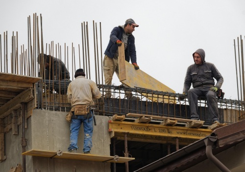 Rynek pracy – w Krakowie więcej firm i zatrudnionych, bezrobocie na stałym poziomie i wyższe wynagrodzenia
