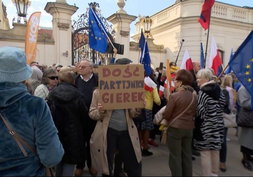 Protest „Chcemy być SAFE” przed Pałacem Prezydenckim