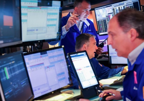 Kontrakty na Wall Street rosną. Rynek reaguje na notowania ropy i niecierpliwie czeka na stopy Fed