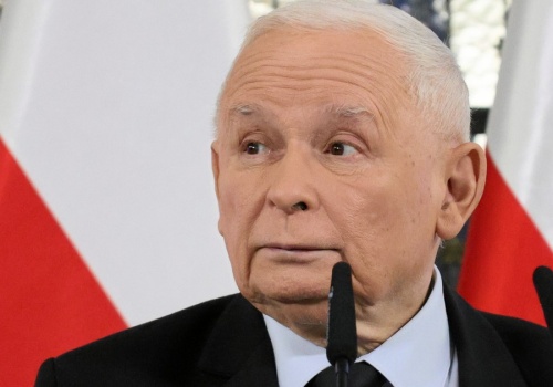Zrobił nam to Kaczyński. Nie można wykluczyć dyskusji o płaskiej ziemi