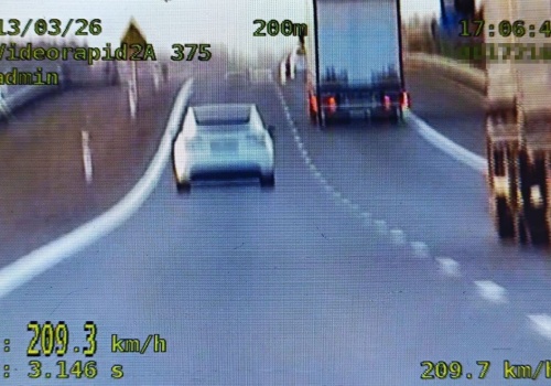 Parafianka: 35-latek w Tesli jechał 209 km/h na S17. Mandat 5 tys. zł i 15 punktów